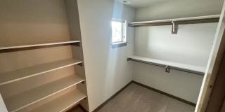 Beautiful 3 Bed, 2.5 Bath Large Townhome Gallery 11