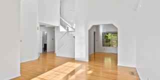 Beautiful 3-bedroom, 3-bath home on corner lot! Gallery 5