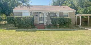 Updated 2 Bed Home with Garage, Huge Yard & Storage in Del City Gallery 1