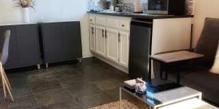 1124 North Hoover Street Gallery 10