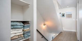 Beautiful 3 bed 2.5 baths "fully furnished" townhouse in the charming neighborhood of University Heights. Gallery 38