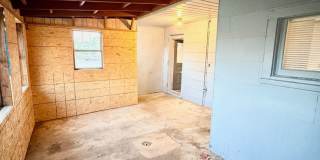 Cozy 2–3 Bedroom, 1 Bath Home with Garage & Sunroom Gallery 14