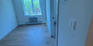 16 Wade Square Gallery 8