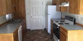 Quiet Eastside 3 Bdrm House, 2 Bath, All appliances in Kitchen, Attached Garage, Fenced Yard Gallery 5