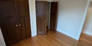 4884 4886 N. Hermitage Gallery 9