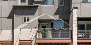 Beautiful Townhome with 2 Car Garage and Central A/C Gallery 1