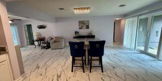 double lake front 4/2 house with swimming pool Gallery 13
