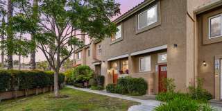 Beautiful 2 bd Townhome In Gated Community Beautiful 2 bd Townhome In Gated Community Gallery 1