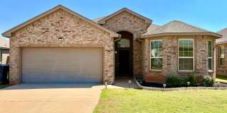 Beautiful 4 Bed 2 Bath in Mustang Schools Gallery 1