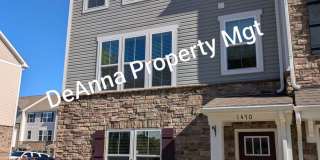 Luxury 3 bedroom Townhome Gallery 1