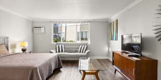 1200 Riverside Gallery 14