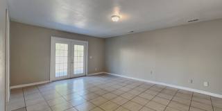 5116 East 28th Avenue Gallery 7