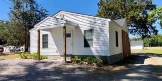 Bright & Modern 2BR/1BA - Outside City Limits Gallery 1