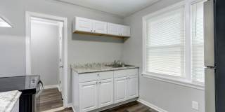 Large East Savannah 2BR/1BA Home For Rent Gallery 10