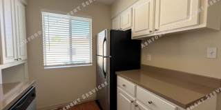 ***MOVE IN SPECIAL***UTILS INCLUDED : ONE BEDROOM UPSTAIRS CONDO Gallery 16