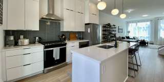 629 N Queen Street Gallery 11