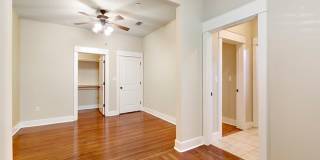 2/1 Condo Near UT and Darrell K Royal Field Gallery 14