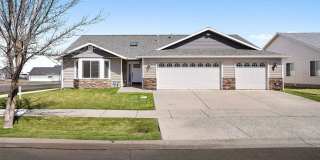 4-Bedroom Corner Lot Home! Gallery 1