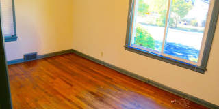 Cozy Seward Park Home with Large Yard! Gallery 9