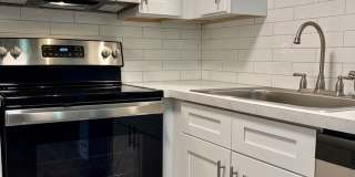 RENOVATED APARTMENT WITH IN-UNIT WASHER-DRYER & GARAGE PARKING! Gallery 7