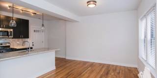 2205 West Eastwood 2205 West Eastwood Gallery 1