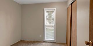 Large 3 Bedroom Apartments PET FRIENDLY! Gallery 98