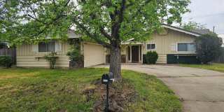 Spacious 3-Bedroom 2-Bathroom Home in Mary Lake Subdivision Available Now! Gallery 1