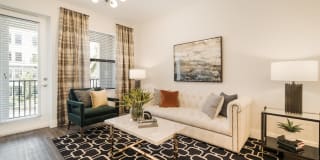 Magnolia Square Gallery 8