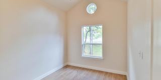 1406 Prospect Gallery 6