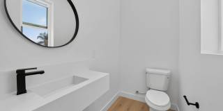 150 N Carondelet St Gallery 25