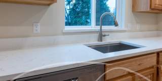 Spacious 2 bedroom duplex with attached garage Gallery 6