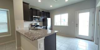 Beautiful Home in a Fantastic Community! Reduced Deposit! Gallery 3