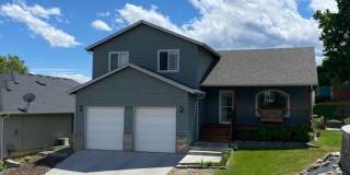 Sunny and spacious 3 bed, 2.5 bath house with living and family room, with huge back yard! Gallery 1