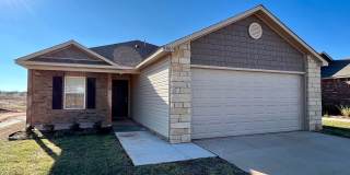 A Very Luxurious 4 Bedroom 2 Bath Home in Yukon Schools Gallery 1