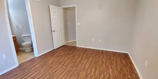526 N Dover Gallery 21