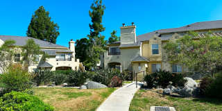 Lovely Spacious Eastlake Condo Gallery 3