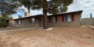 AVAILABLE NOW! 3 Bedroom, 2 Bath Huge Home Gallery 3