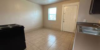 Downstairs 1BD/1BA Near San Antonio College – Easy Access, Central Location! Gallery 8