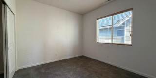 Spacious 4-Bed Home with Loft & Covered Patio in North Creek Gallery 16