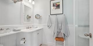 24 Jennings Avenue Gallery 39
