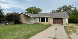 SPACIOUS FAMILY HOME! NEXT DOOR TO AMANDA ARNOLD ELEMENTARY! Gallery 1