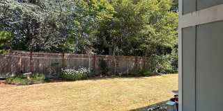 Blue Heron Townhome - Split Level 2 Bedroom located near Winslow Gallery 10
