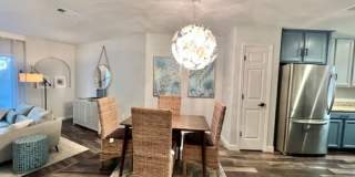 235 Pelican Place Gallery 7