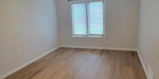 Amazing North Side Condominium Gallery 22