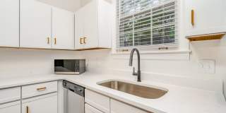 Newly Renovated 2-Bedroom Townhome in the Heart of Green Hills Gallery 8