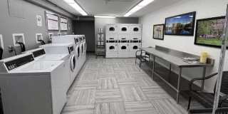 4545 Wornall Road Gallery 21