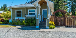Historical Enchanting 2+ Bedroom Farmhouse with Water view & Landscaping Included Gallery 1