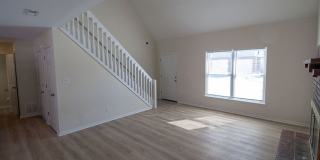 Spacious 3 bedroom duplex with 2.5 baths. Gallery 6