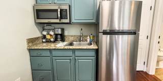 Parkside Suite: Fully Furnished Modern Studio in the Heart of Jacksonville $300 Utility Fee Gallery 17