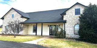 Large 5 Bedroom Home with In-ground Pool, Storm Cellar and Workshop Gallery 1